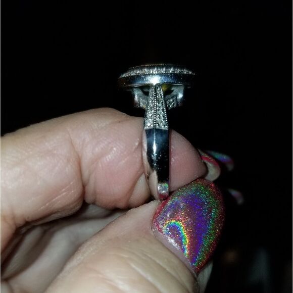 HELZBERG LIMITED EDITION PERIDOT 14KโWHITE GOLD RING!๐๐๐ - Picture 4 of 5